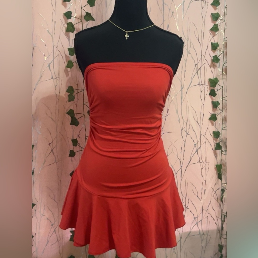Elegant Red Strapless Dress